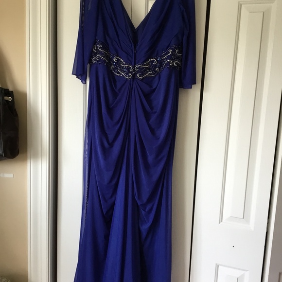 Gown - Picture 4 of 5